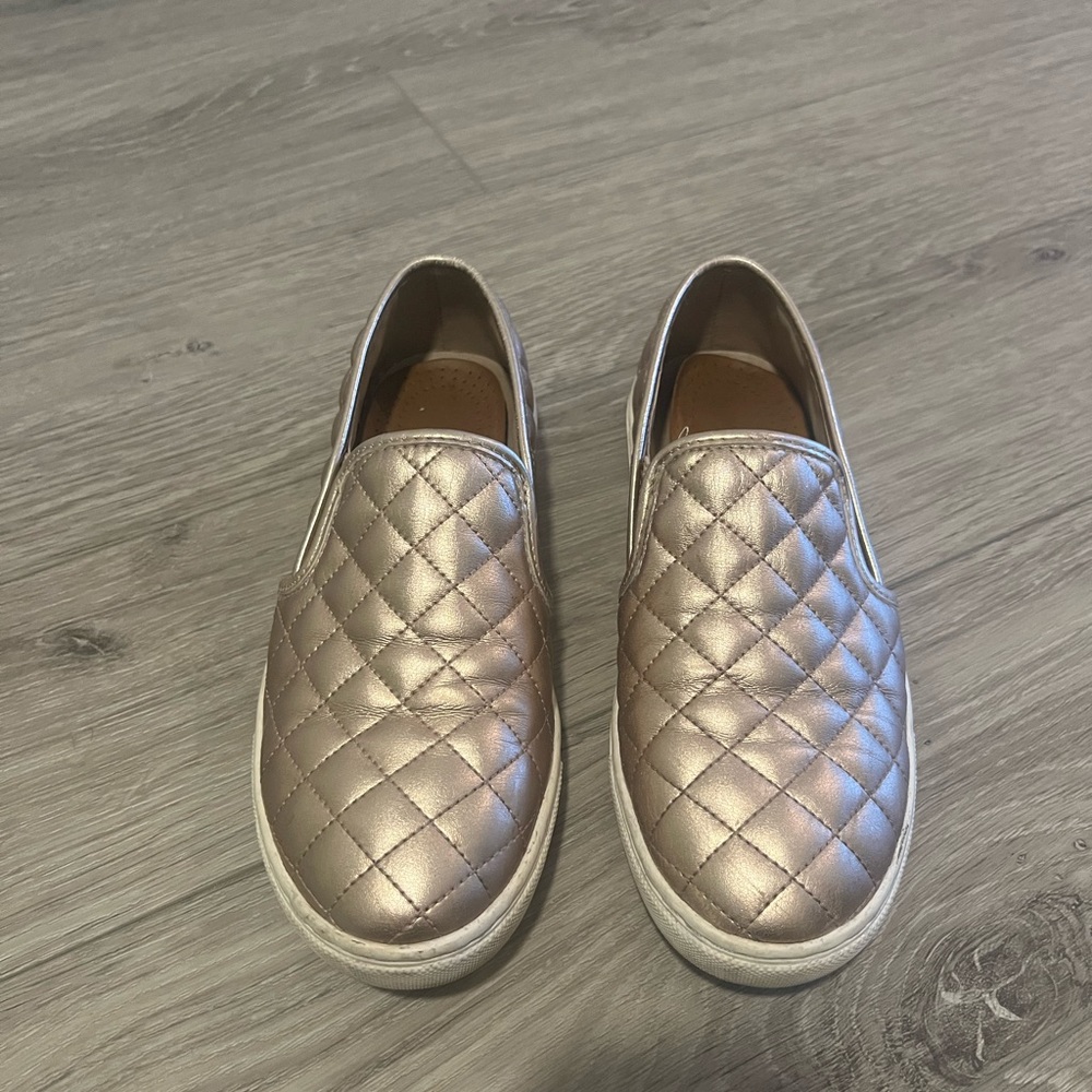 Steve Madden rose gold slip on sneakers - Picture 1 of 3